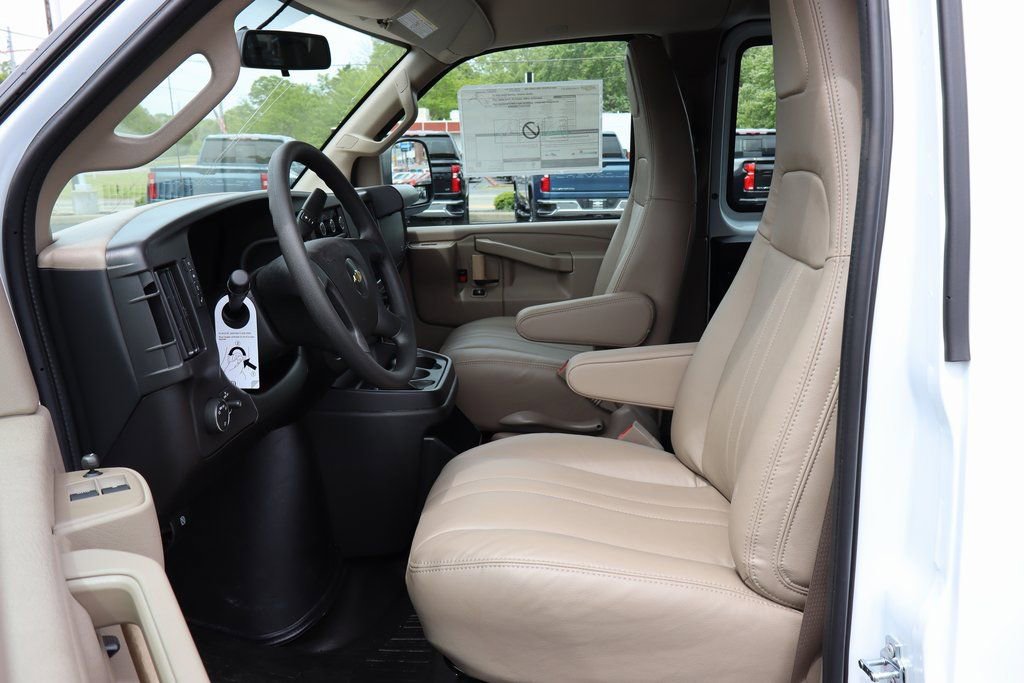 New 2025 Chevrolet Express 3500 w/ Chrome Appearance Package image 3
