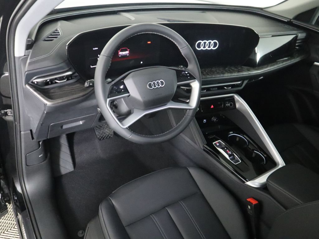 Used 2025 Audi Q5 Premium w/ Convenience Package image 11