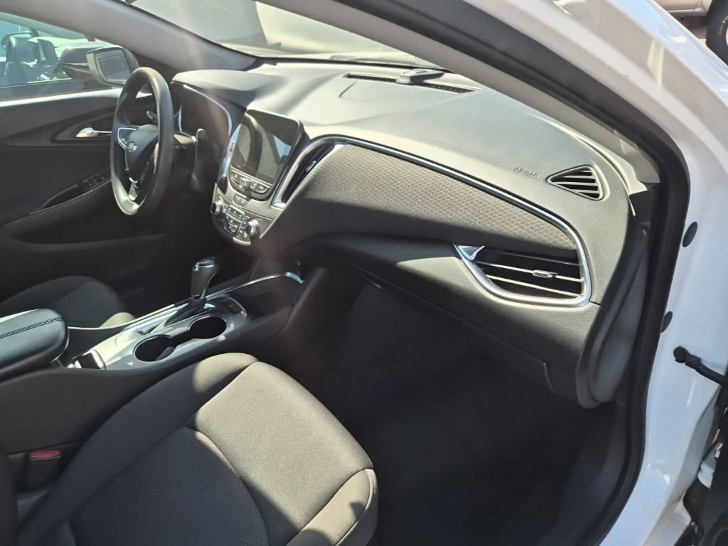 Used 2020 Chevrolet Malibu LT FWD image 15