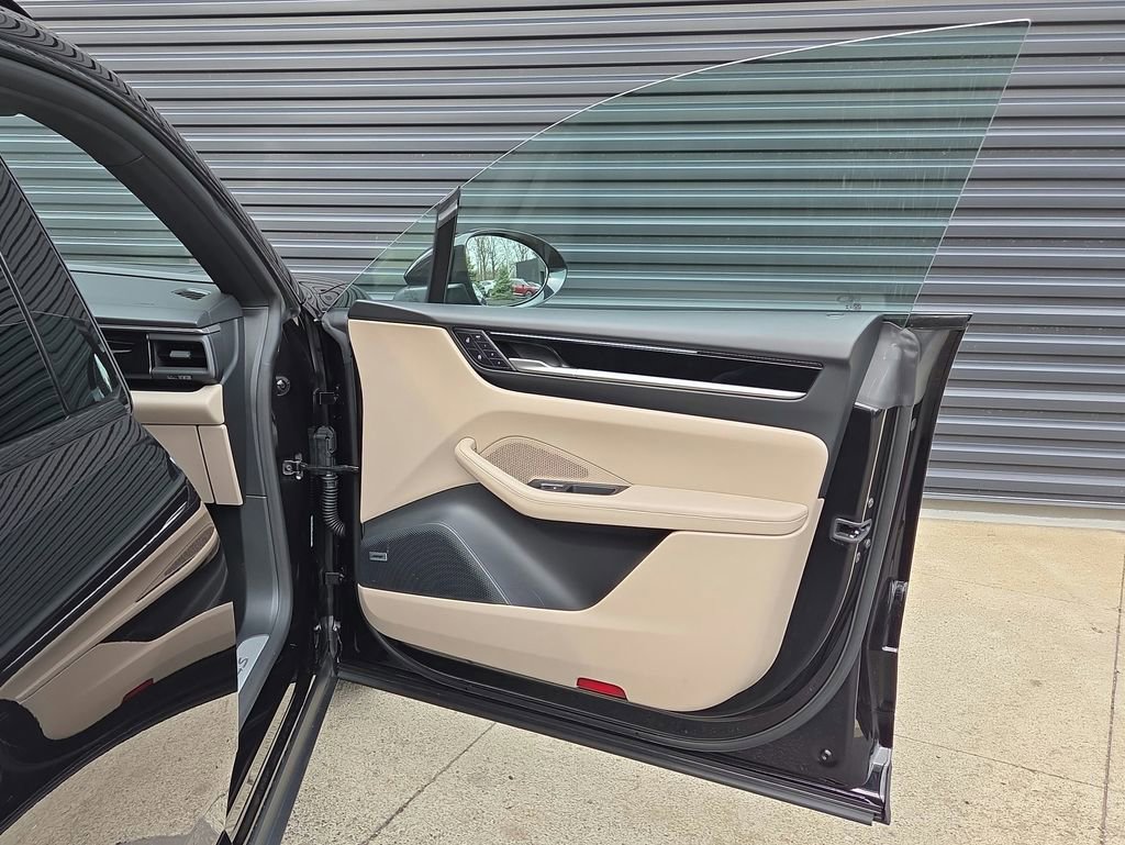 Certified 2025 Porsche Macan 4S Electric image 20
