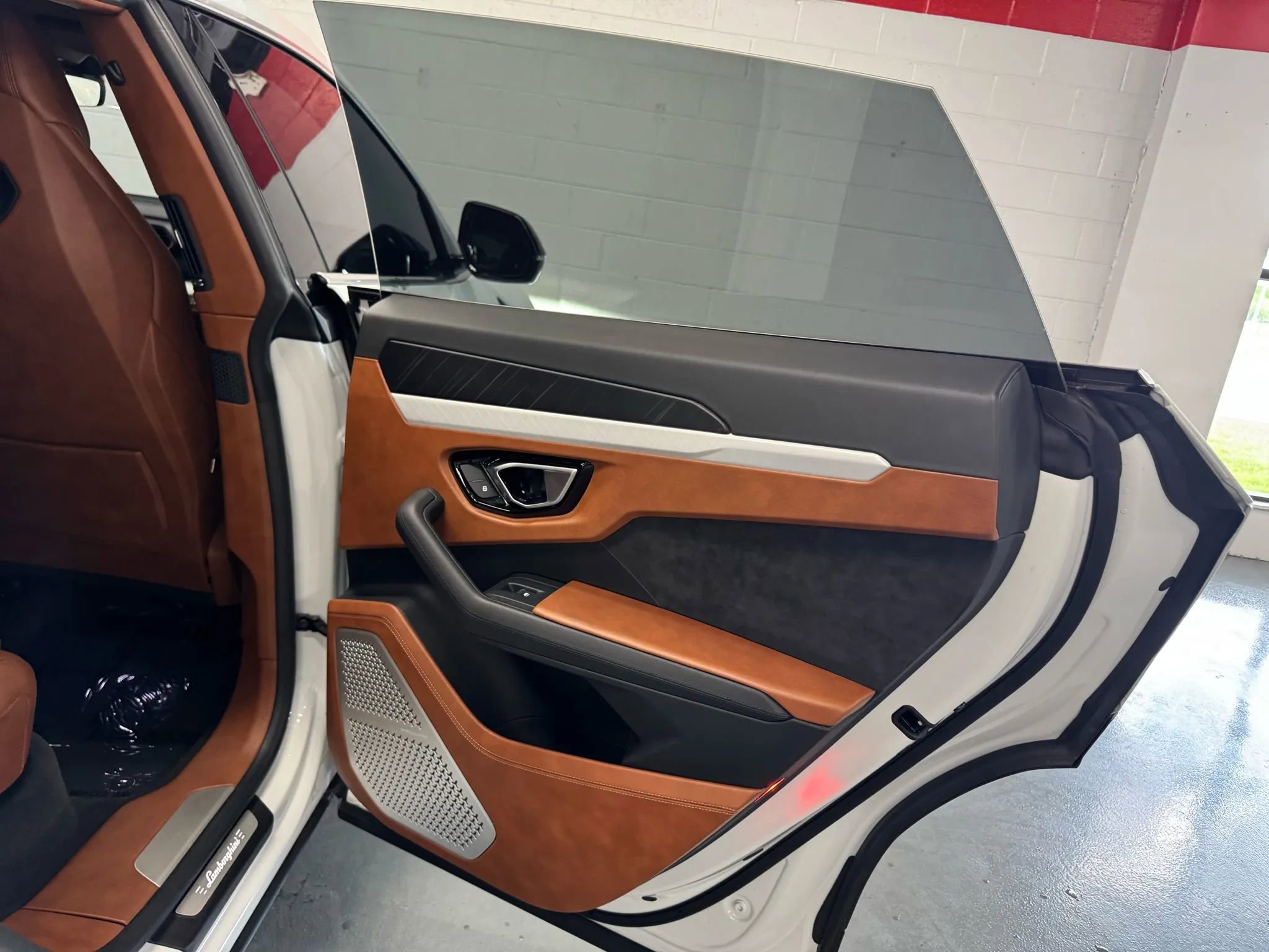 Used 2021 Lamborghini Urus image 31