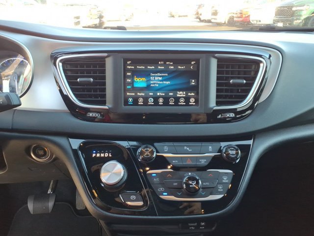 Used 2018 Chrysler Pacifica Touring Plus w/ S Appearance Package FWD image 9