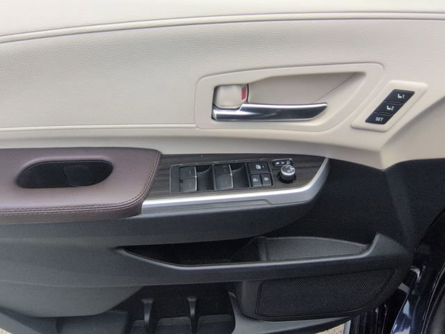 Used 2022 Toyota Sienna Platinum AWD/4WD image 32
