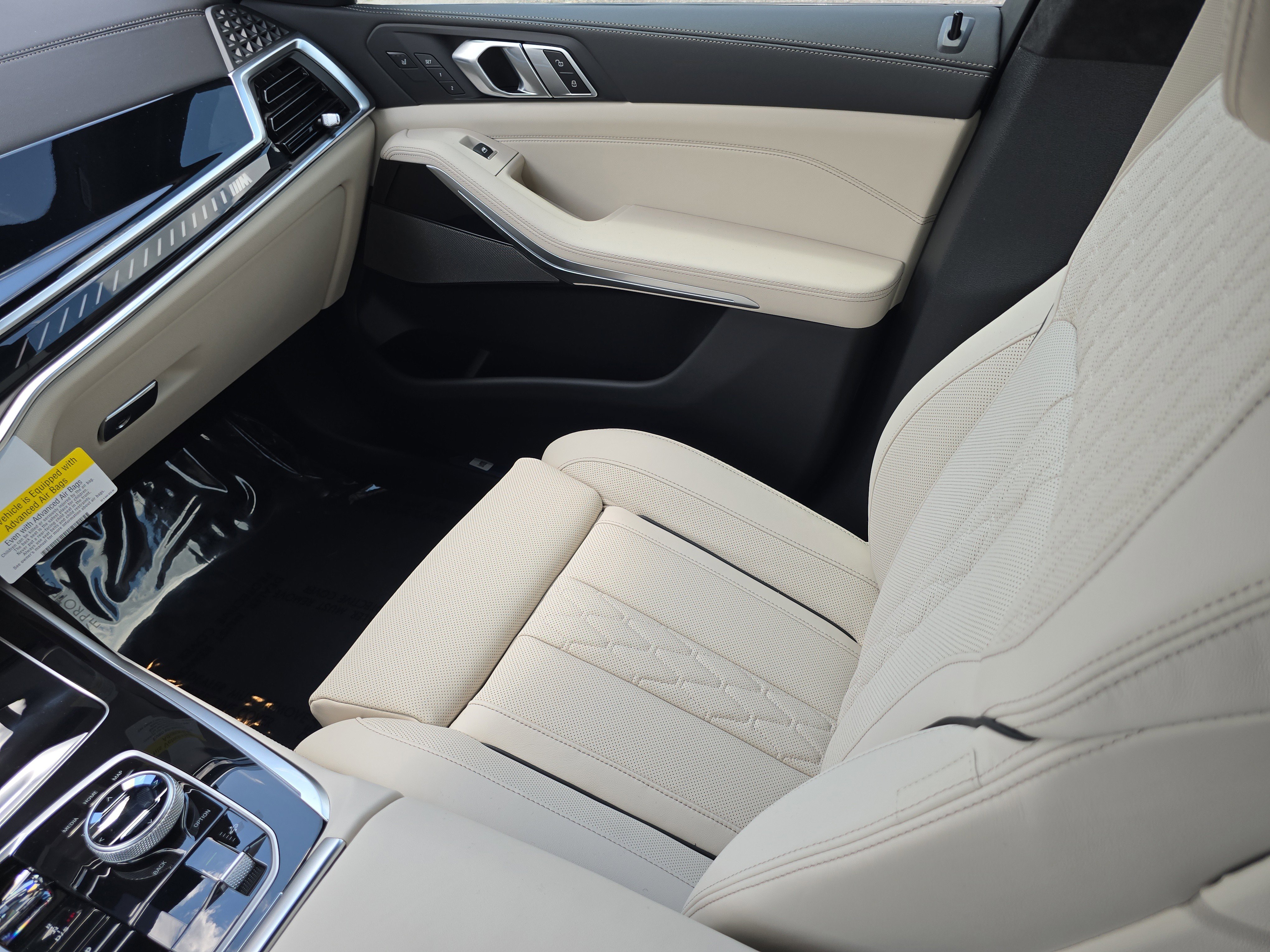 New 2026 BMW X7 M60i image 16