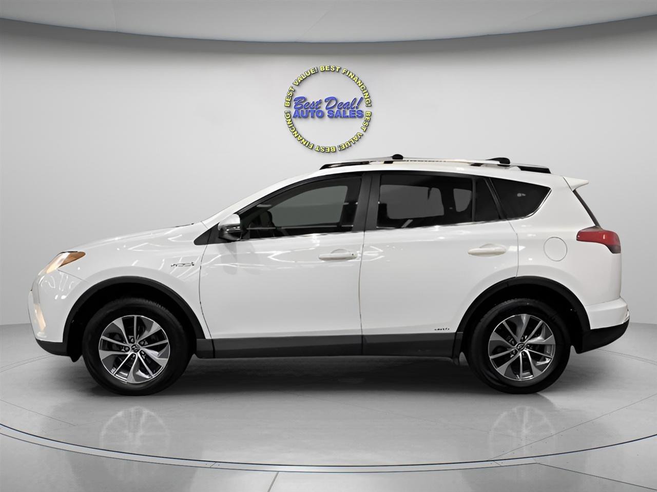 Used 2016 Toyota RAV4 XLE w/ Convenience Package image 3