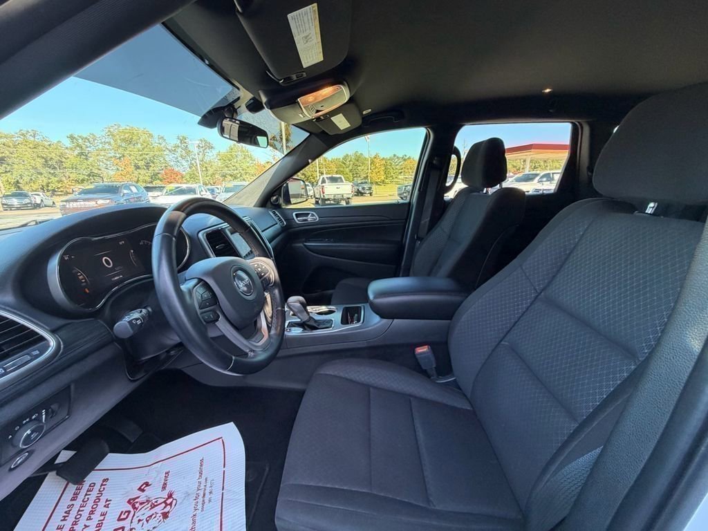 Used 2020 Jeep Grand Cherokee Laredo image 10