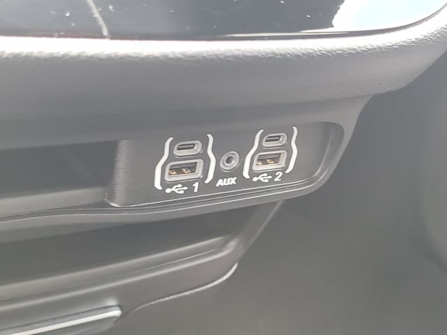 Used 2025 Chrysler Pacifica Select FWD image 28