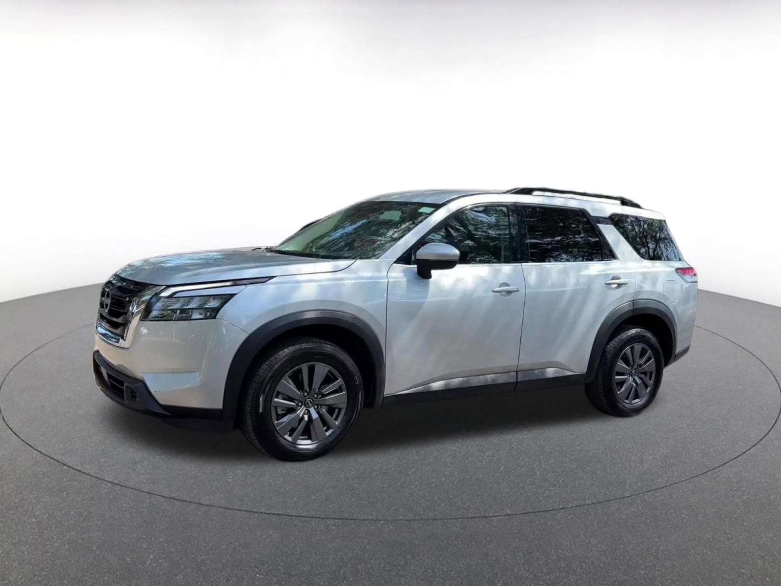 Used 2024 Nissan Pathfinder SV image 8