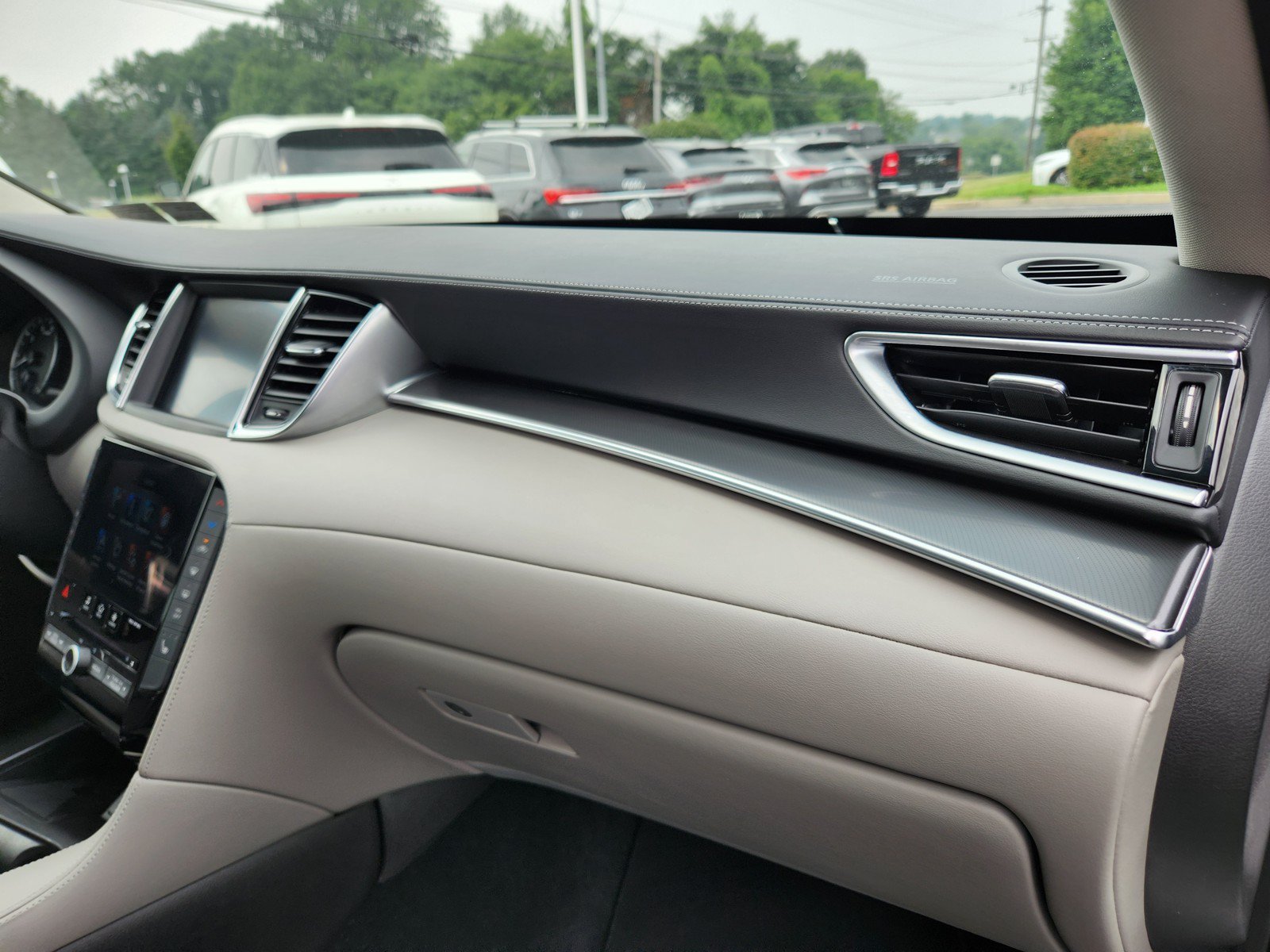 Used 2025 INFINITI QX50 Luxe AWD/4WD image 17