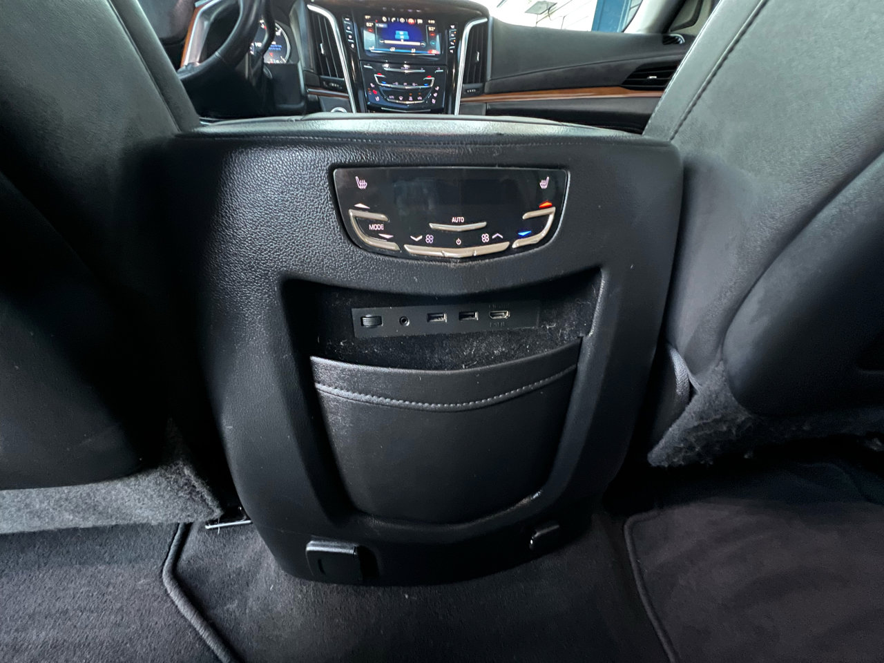 Used 2017 Cadillac Escalade Luxury image 12