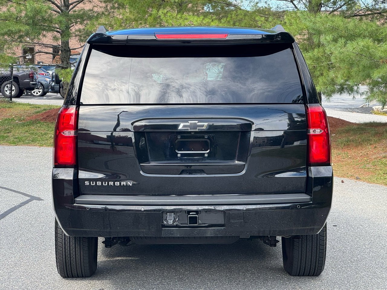 Used 2017 Chevrolet Suburban LT image 5