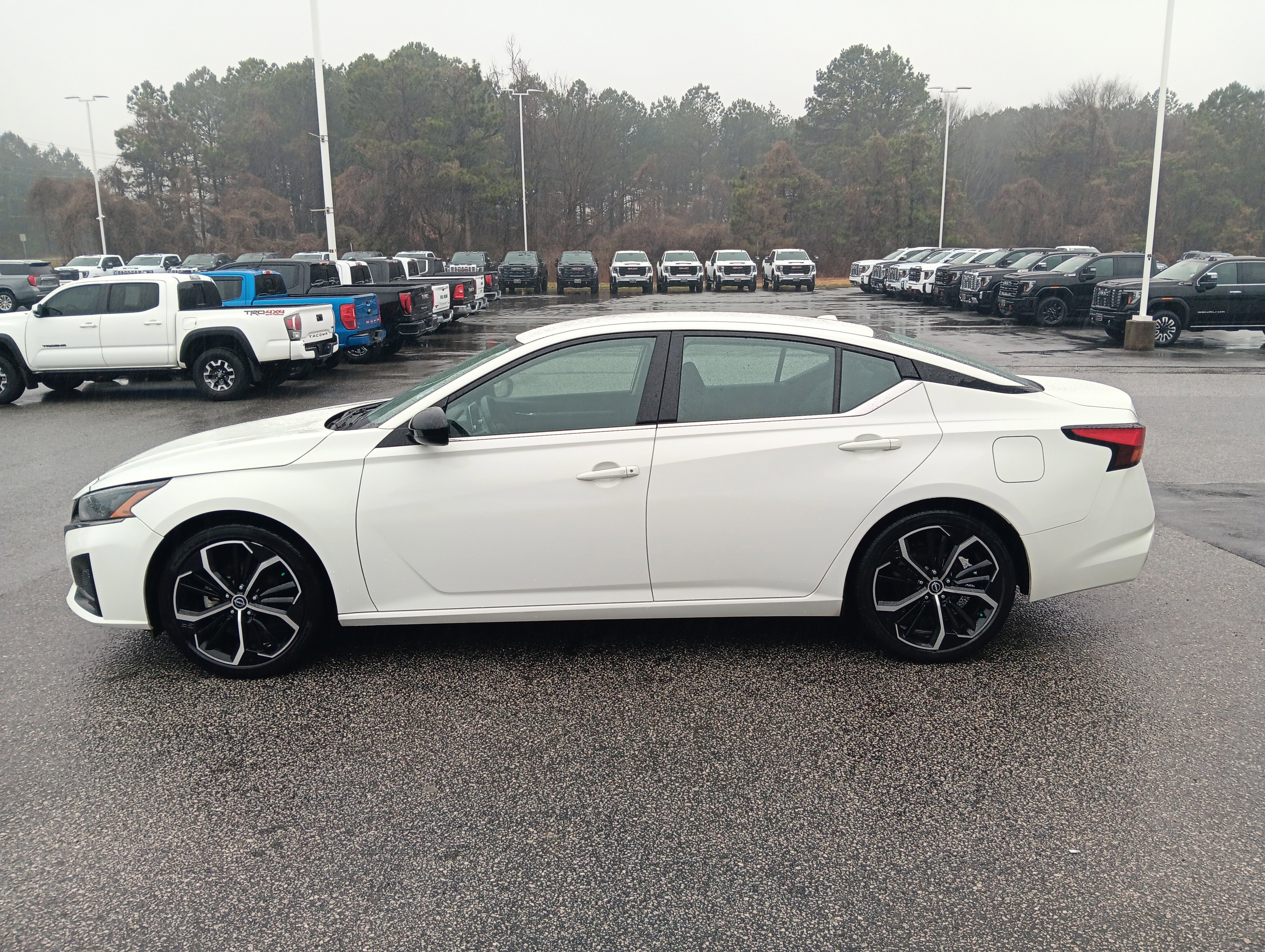 Used 2024 Nissan Altima 2.5 SR image 3