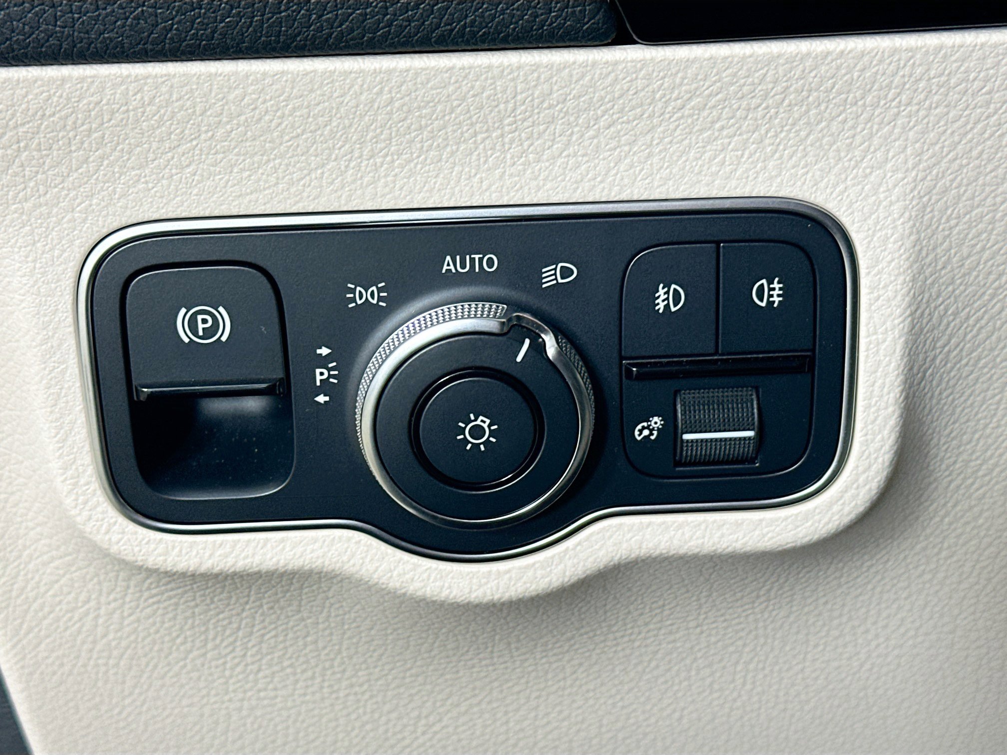 Certified 2022 Mercedes-Benz GLA 250 4MATIC image 10