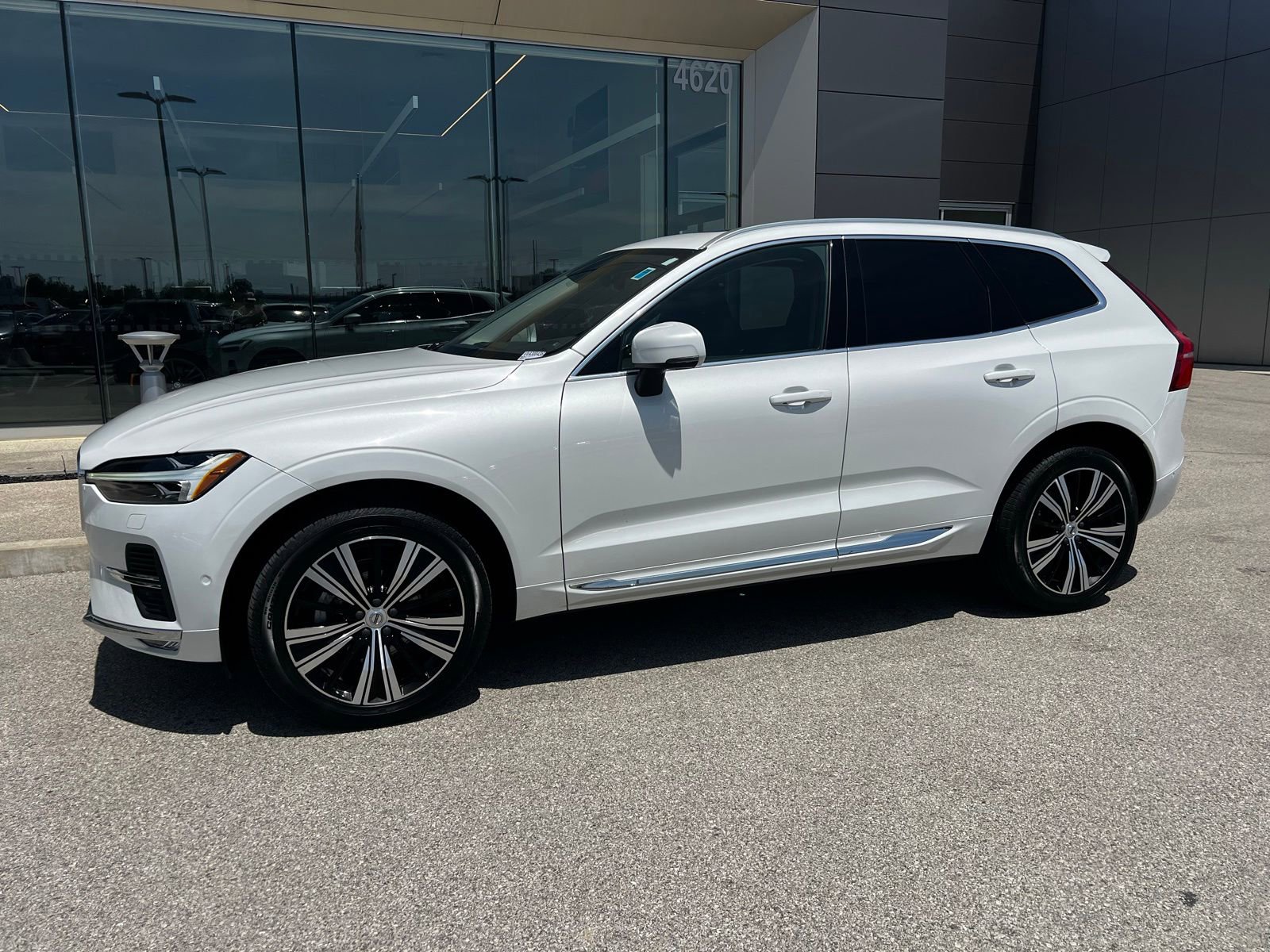 Certified 2023 Volvo XC60 B5 Plus w/ Climate Package AWD/4WD image 1