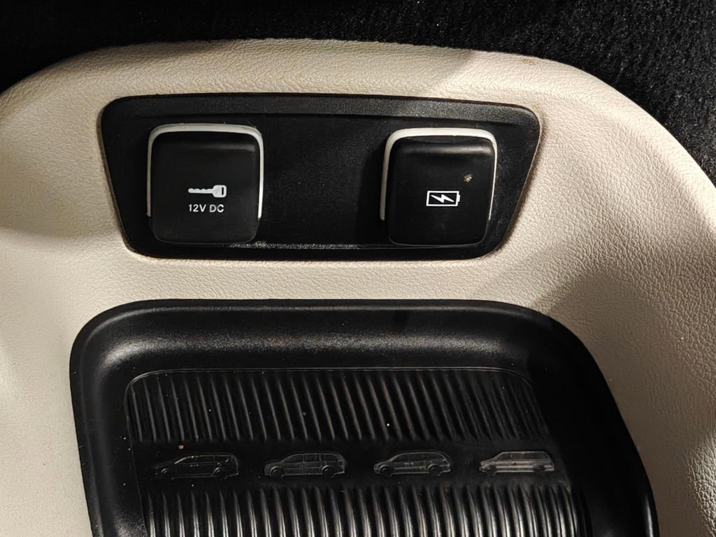 Used 2021 Chrysler Pacifica Touring-L image 61