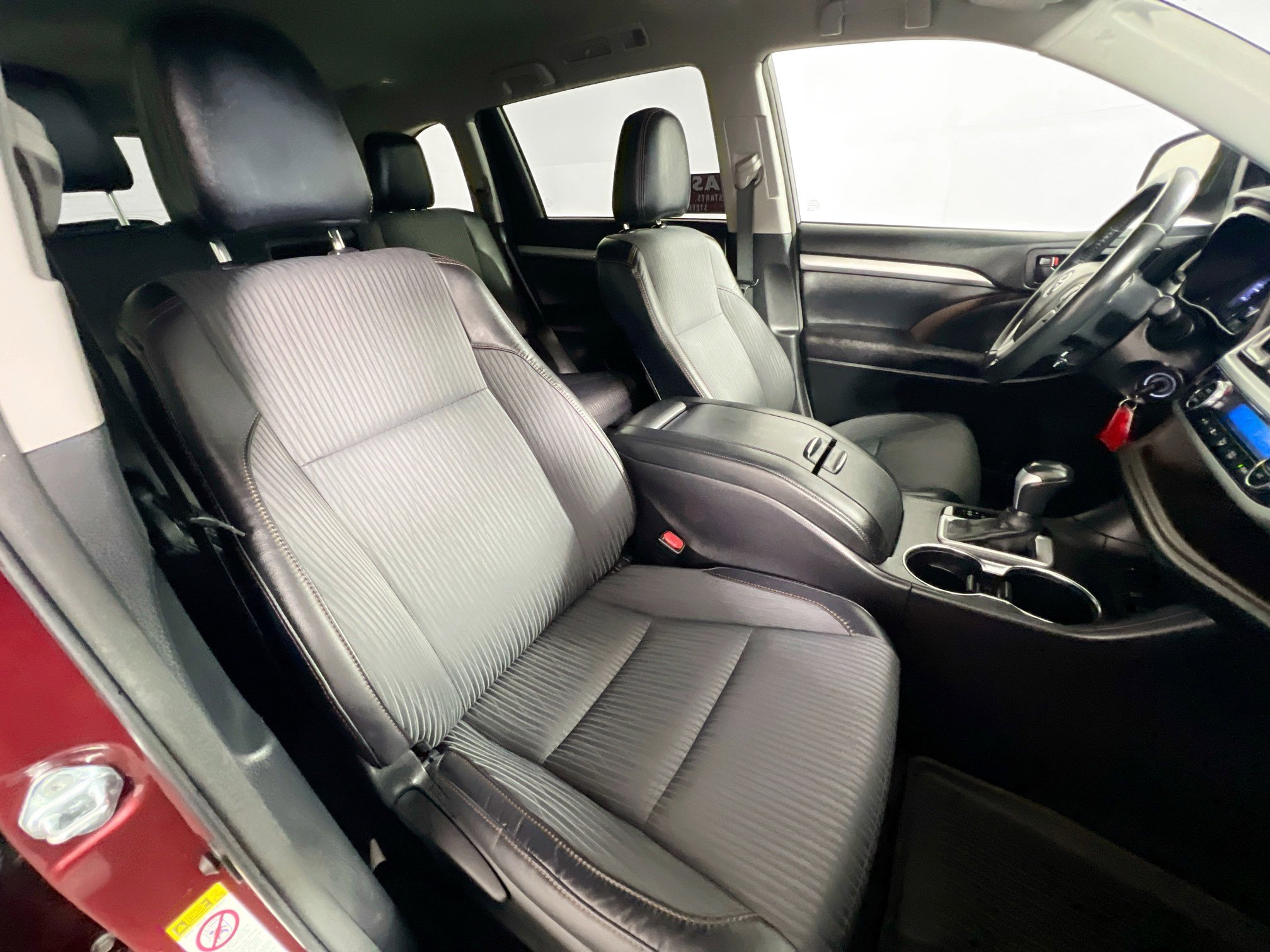 Used 2017 Toyota Highlander Plus image 30