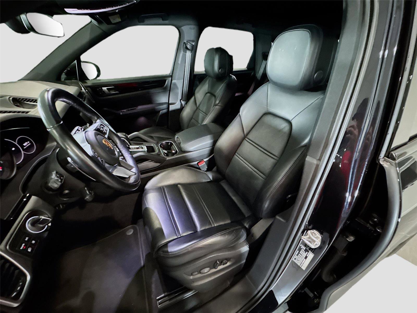 Used 2022 Porsche Cayenne image 10