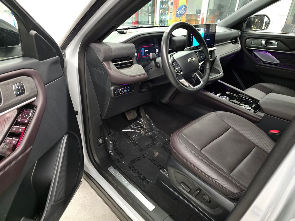 Used 2025 Ford Explorer Platinum w/ LUX Leather Package image 16