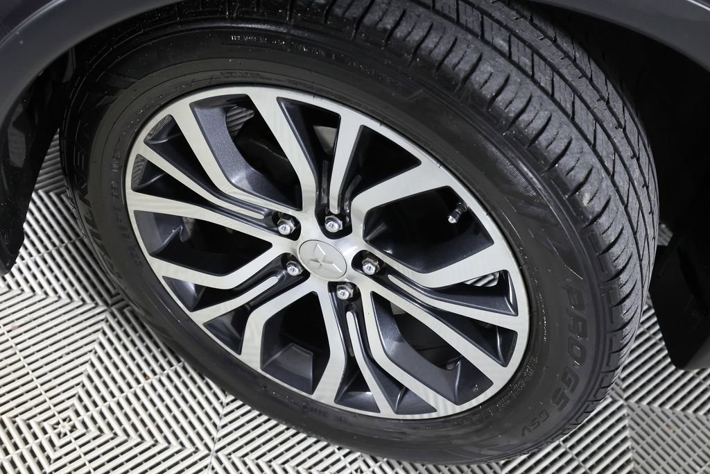 Used 2018 Mitsubishi Outlander SEL FWD image 40