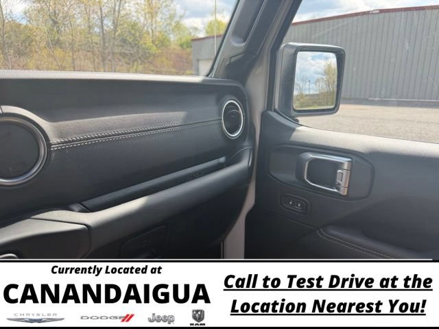 Used 2022 Jeep Wrangler Unlimited Sahara AWD/4WD image 33