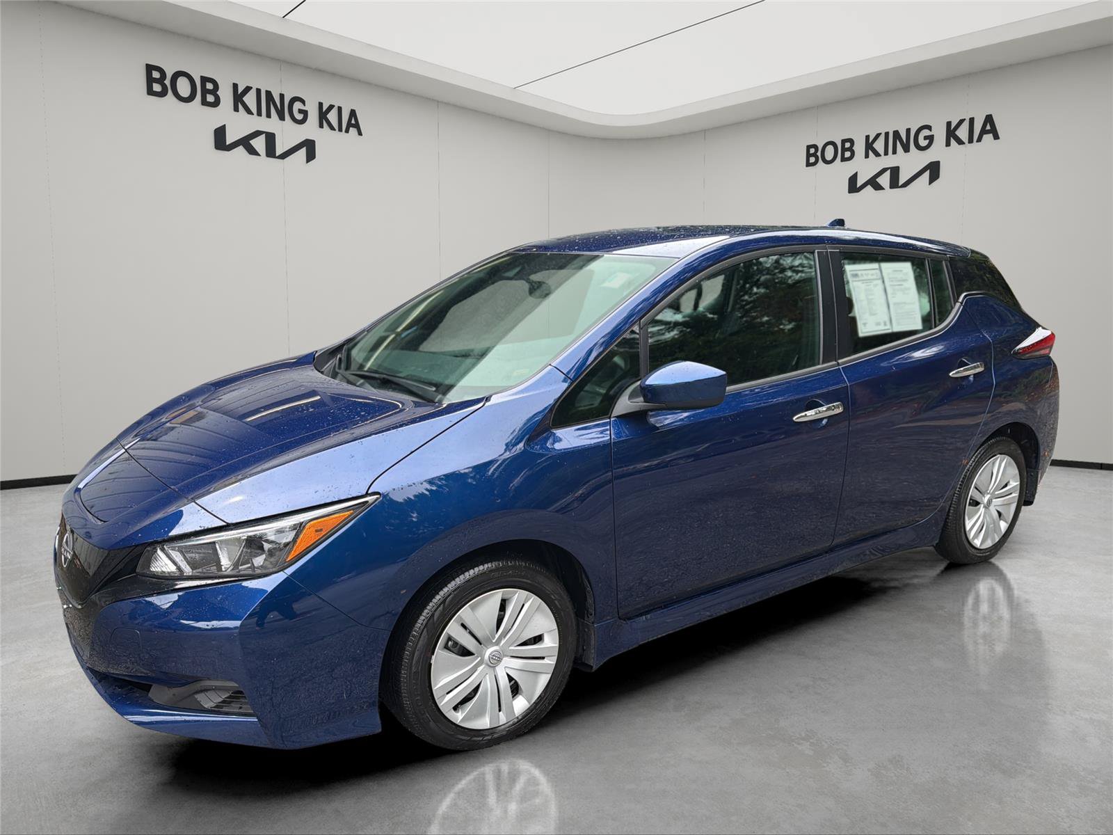 Used 2025 Nissan Leaf S FWD image 1