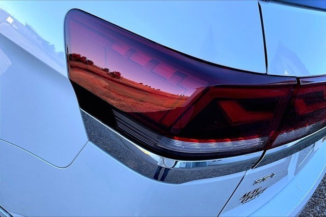 Used 2024 Volkswagen Atlas SEL Premium R-Line image 23