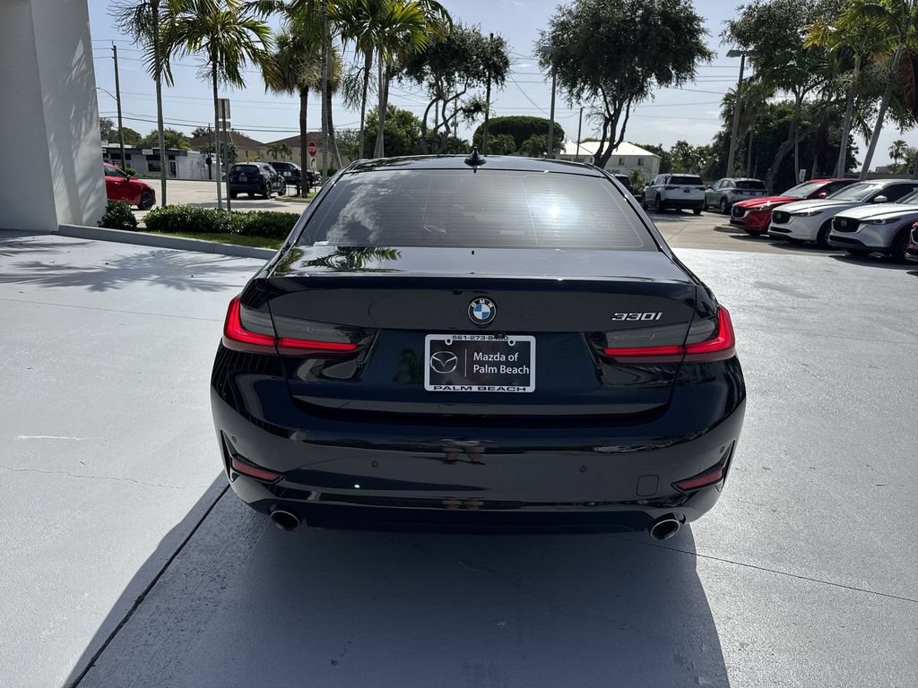 Used 2022 BMW 330i Sedan w/ Convenience Package RWD image 2