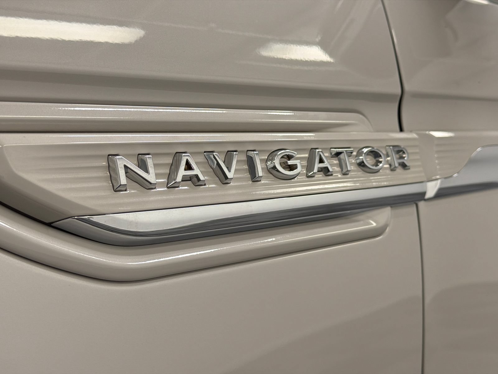 Certified 2023 Lincoln Navigator Reserve AWD/4WD image 19
