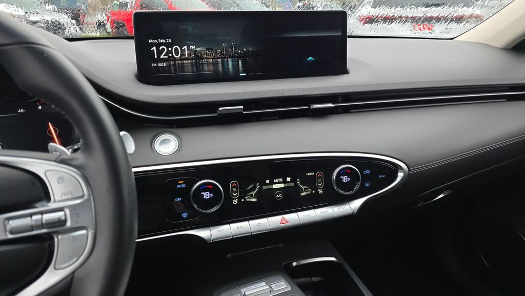 Used 2025 Genesis GV70 2.5T image 31