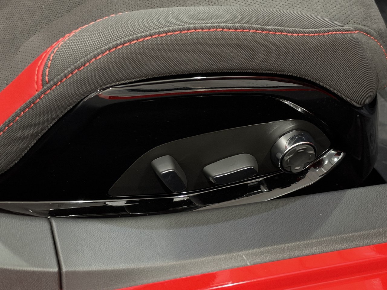New 2027 Chevrolet Corvette Grand Sport X w/ Stealth Interior Trim Package AWD/4WD image 24