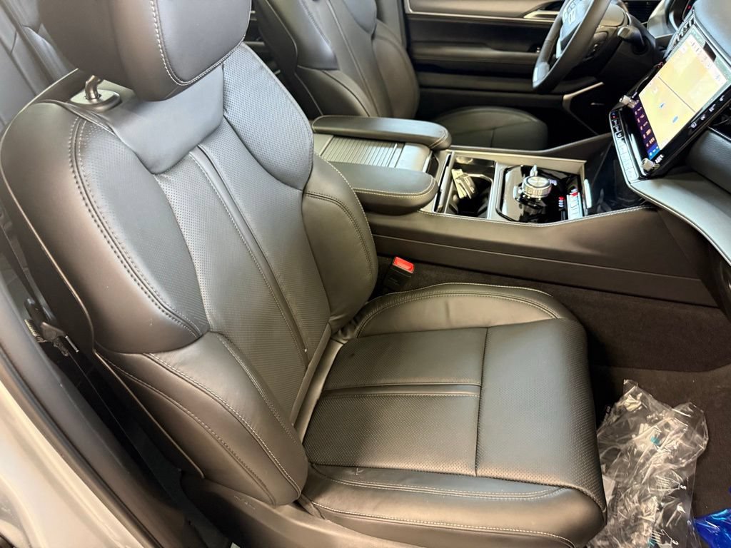 New 2026 Jeep Grand Wagoneer L 4WD w/ Premium Group I image 16