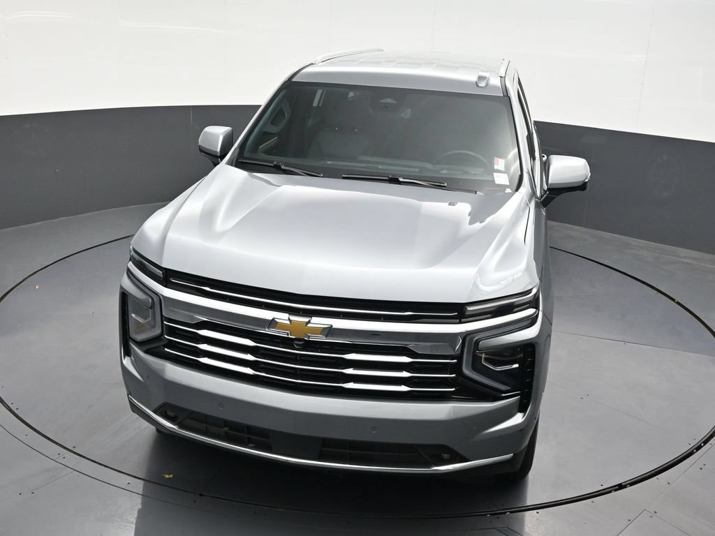 Used 2025 Chevrolet Suburban LT w/ Comfort Package RWD image 24