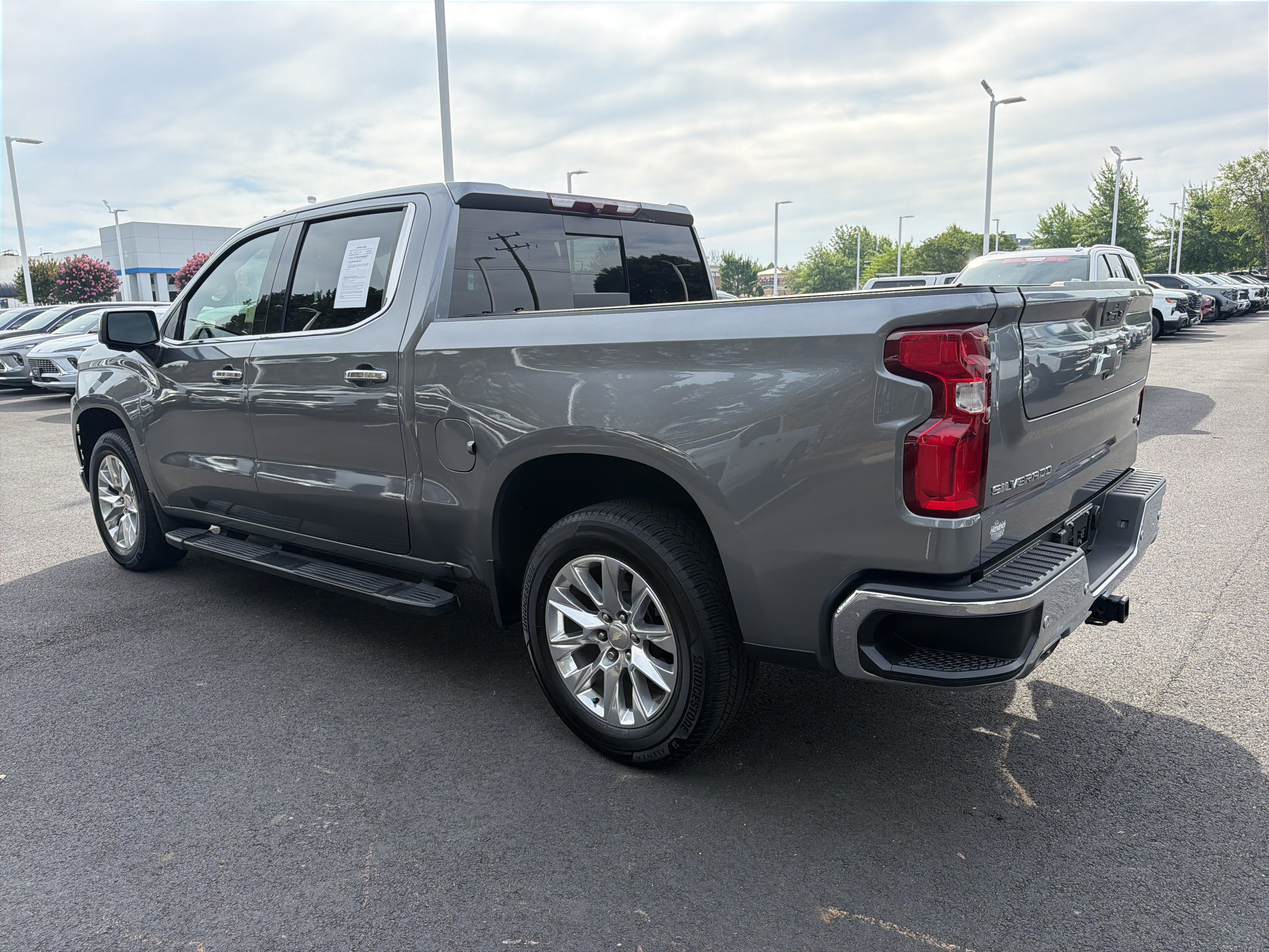 Used 2022 Chevrolet Silverado 1500 LTZ w/ LTZ Premium Package AWD/4WD image 8