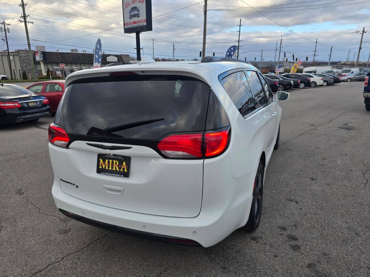 Used 2020 Chrysler Pacifica Touring w/ Advanced Safetytec Group FWD image 5