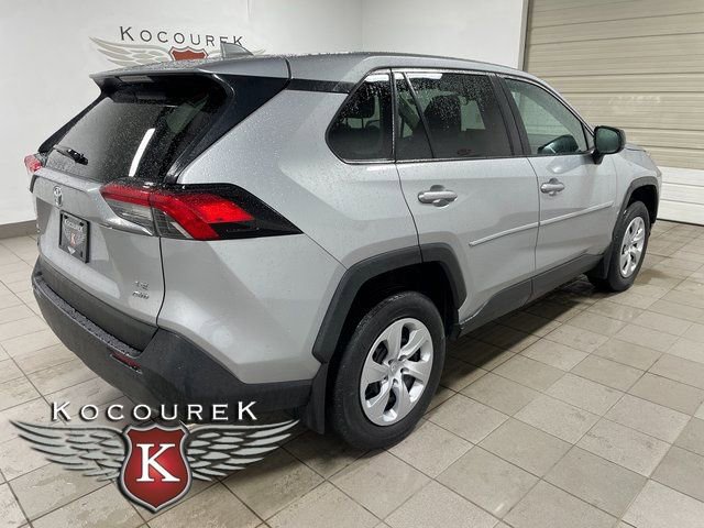 Used 2022 Toyota RAV4 LE AWD/4WD image 6