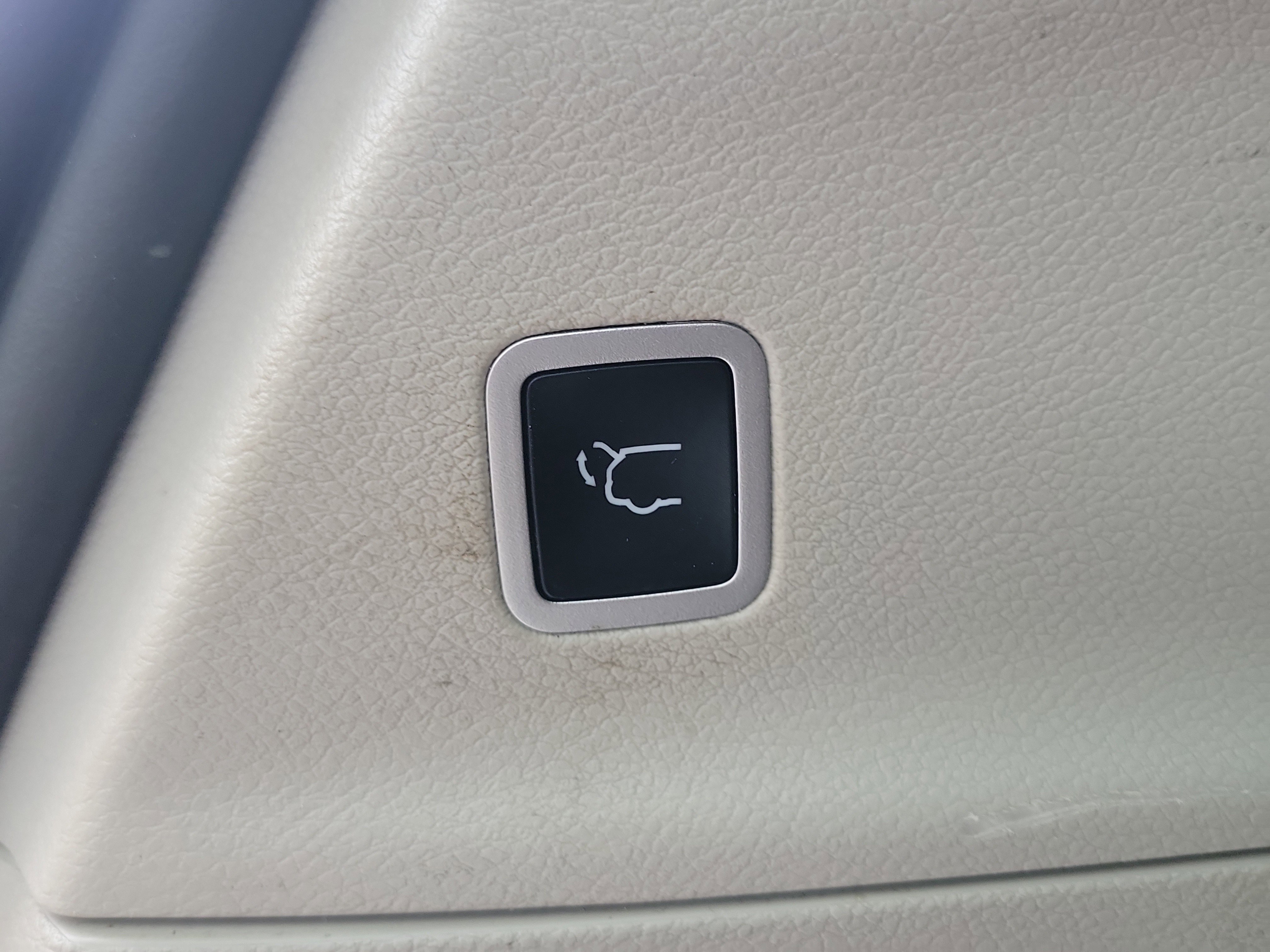 Used 2022 Chrysler Pacifica Limited w/ Uconnect Theater Family Group image 25