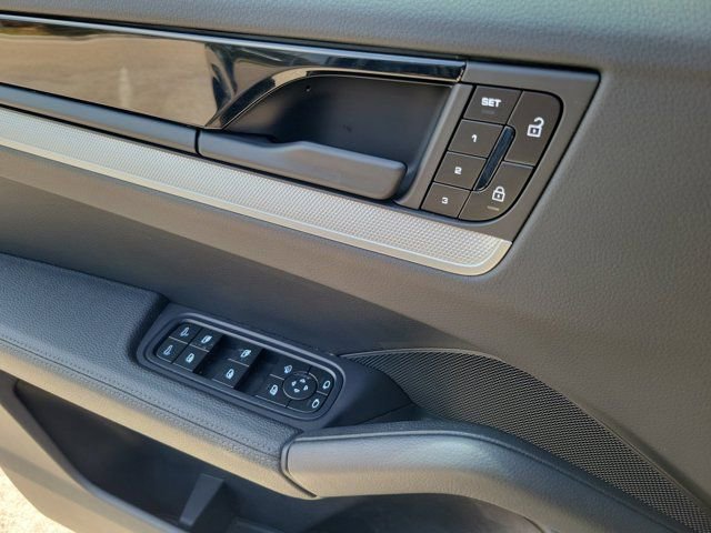 Used 2024 Porsche Cayenne AWD/4WD image 20