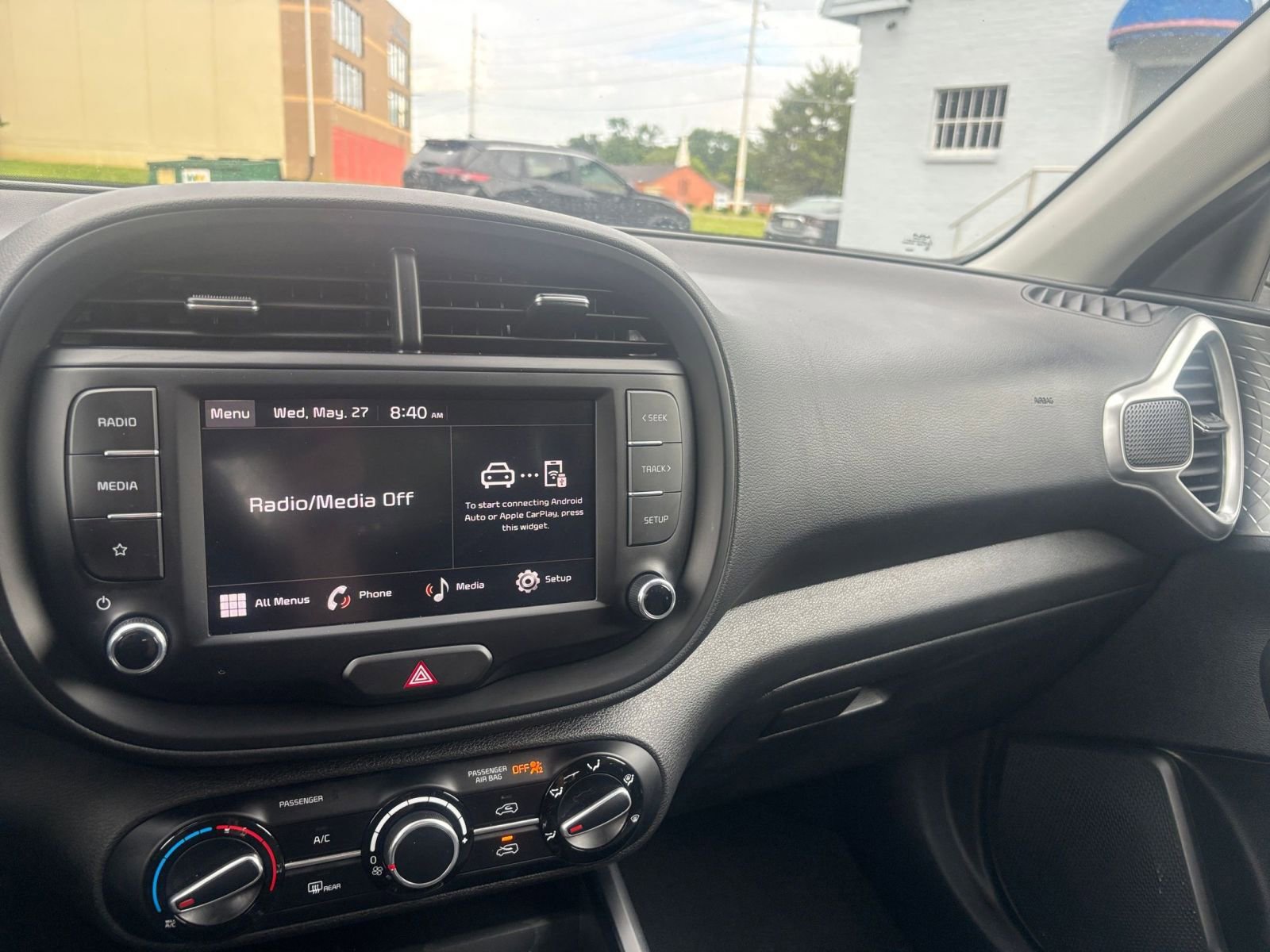 Used 2025 Kia Soul LX w/ LX Technology Package FWD image 33