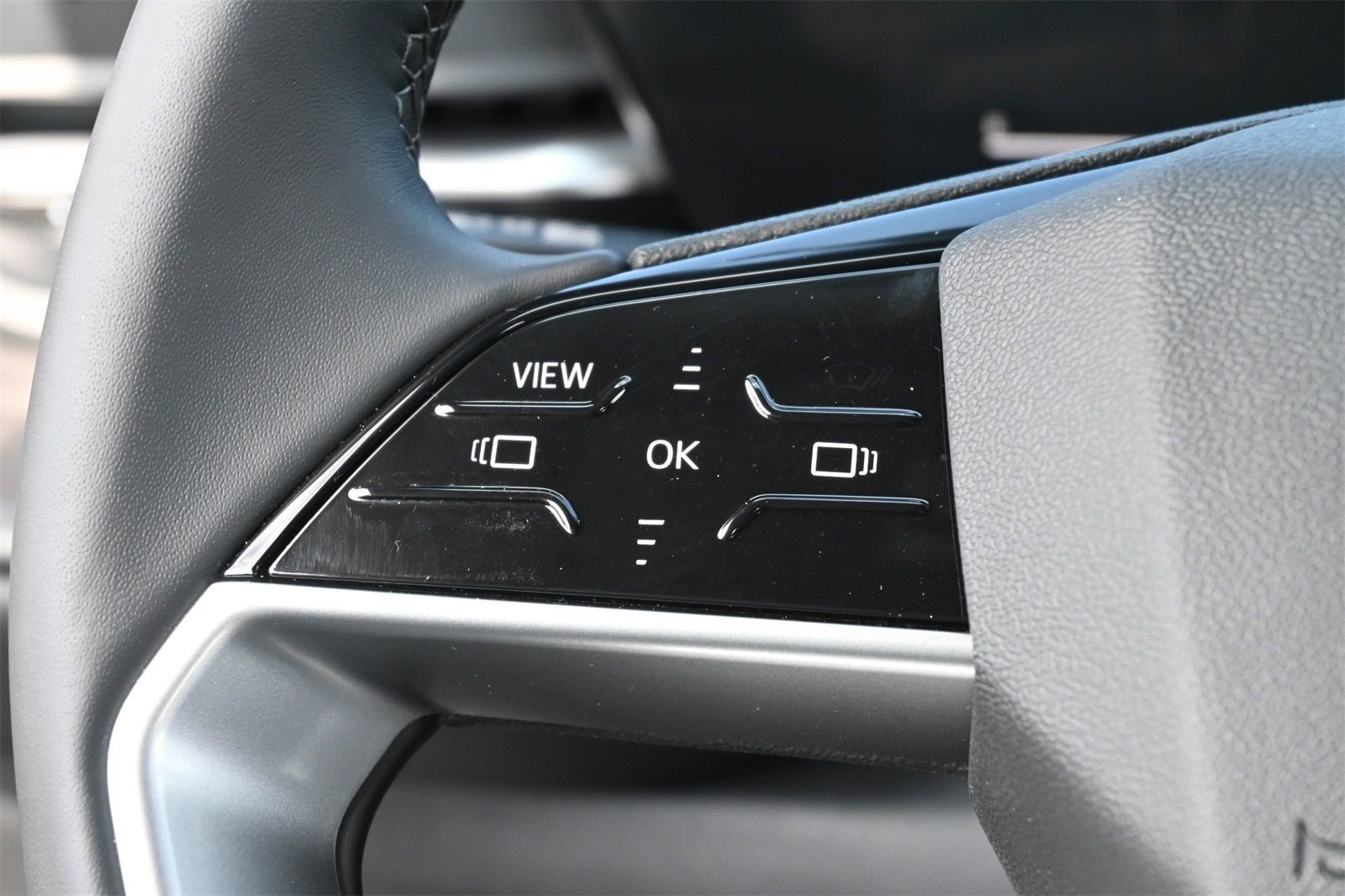 Used 2025 Audi Q5 Premium w/ Convenience Package image 6