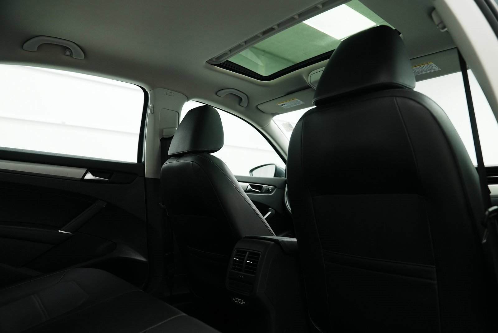 Used 2022 Volkswagen Passat 2.0T SE image 35