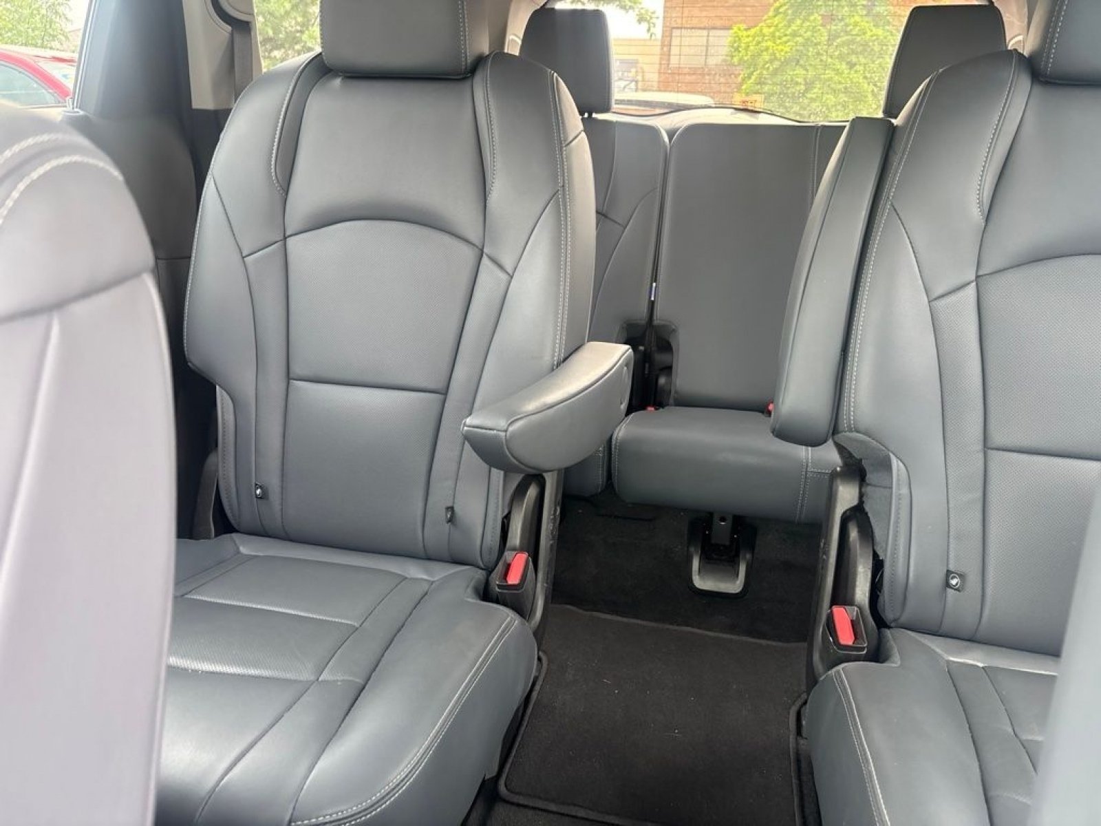 Used 2020 Buick Enclave Premium w/ Sun and Sites Package FWD image 9