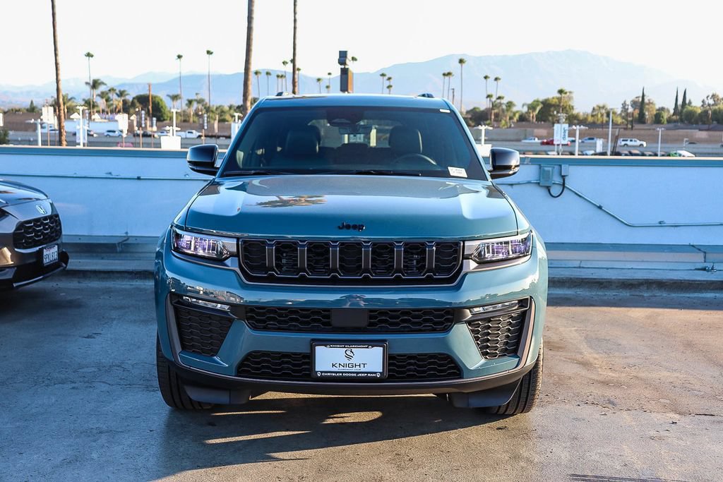 New 2026 Jeep Grand Cherokee Limited w/ Limited Altitude Package AWD/4WD image 3
