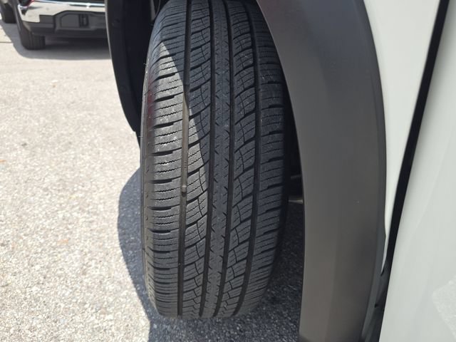 Used 2025 Nissan Pathfinder SV FWD image 32