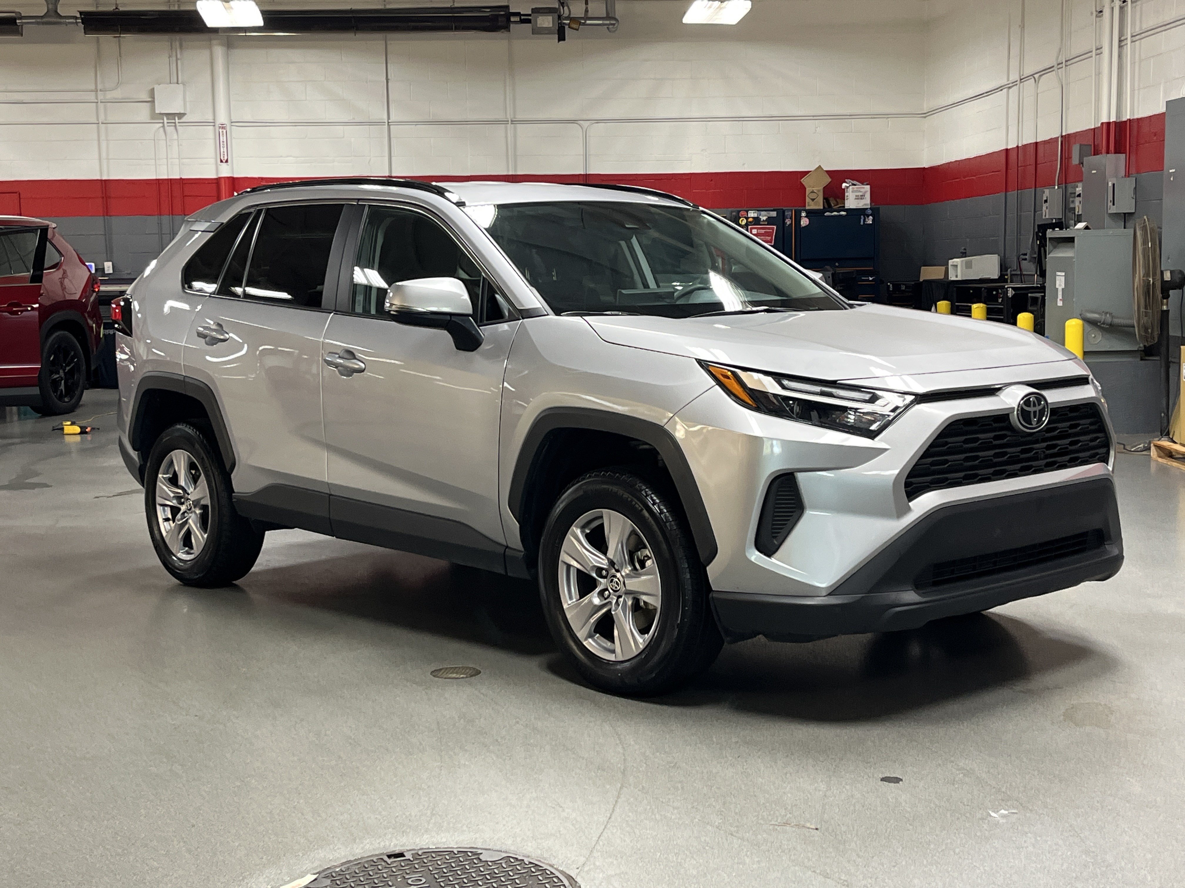 Used 2025 Toyota RAV4 XLE FWD image 2