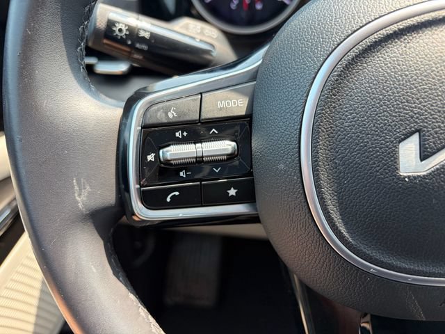Used 2024 Kia Carnival EX FWD image 9