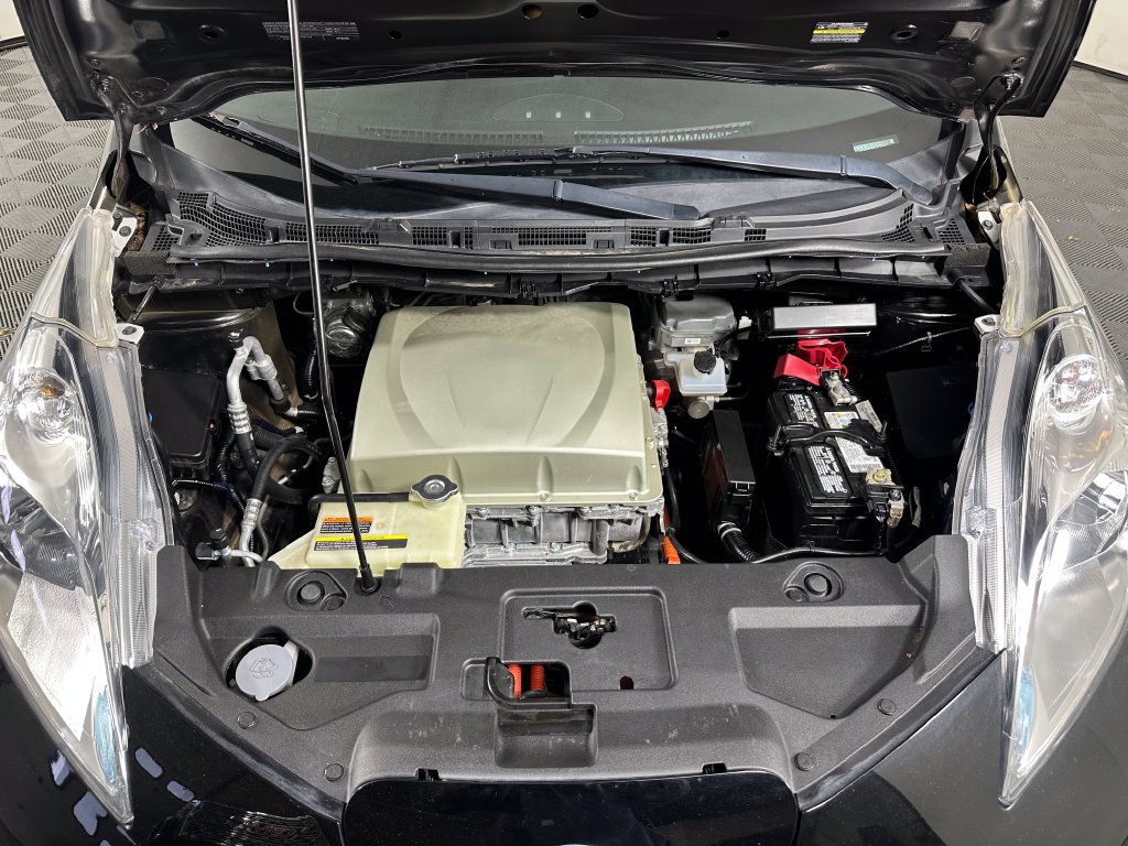 Used 2017 Nissan Leaf S FWD image 11