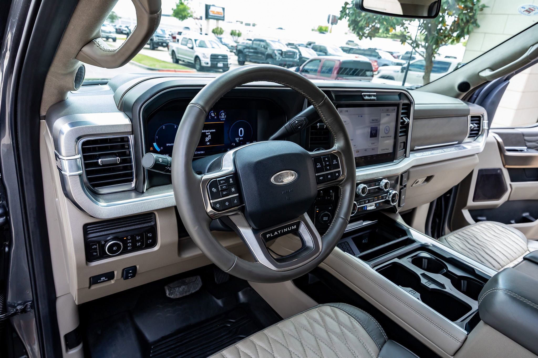 Used 2025 Ford F350 Platinum w/ Platinum Plus Package image 17