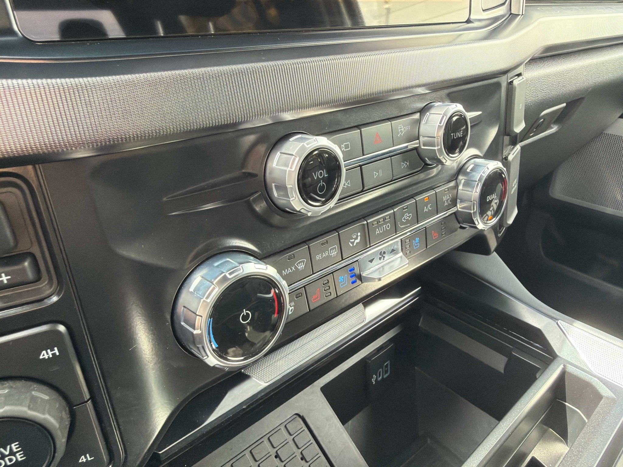 Used 2025 Ford F250 Platinum AWD/4WD image 39