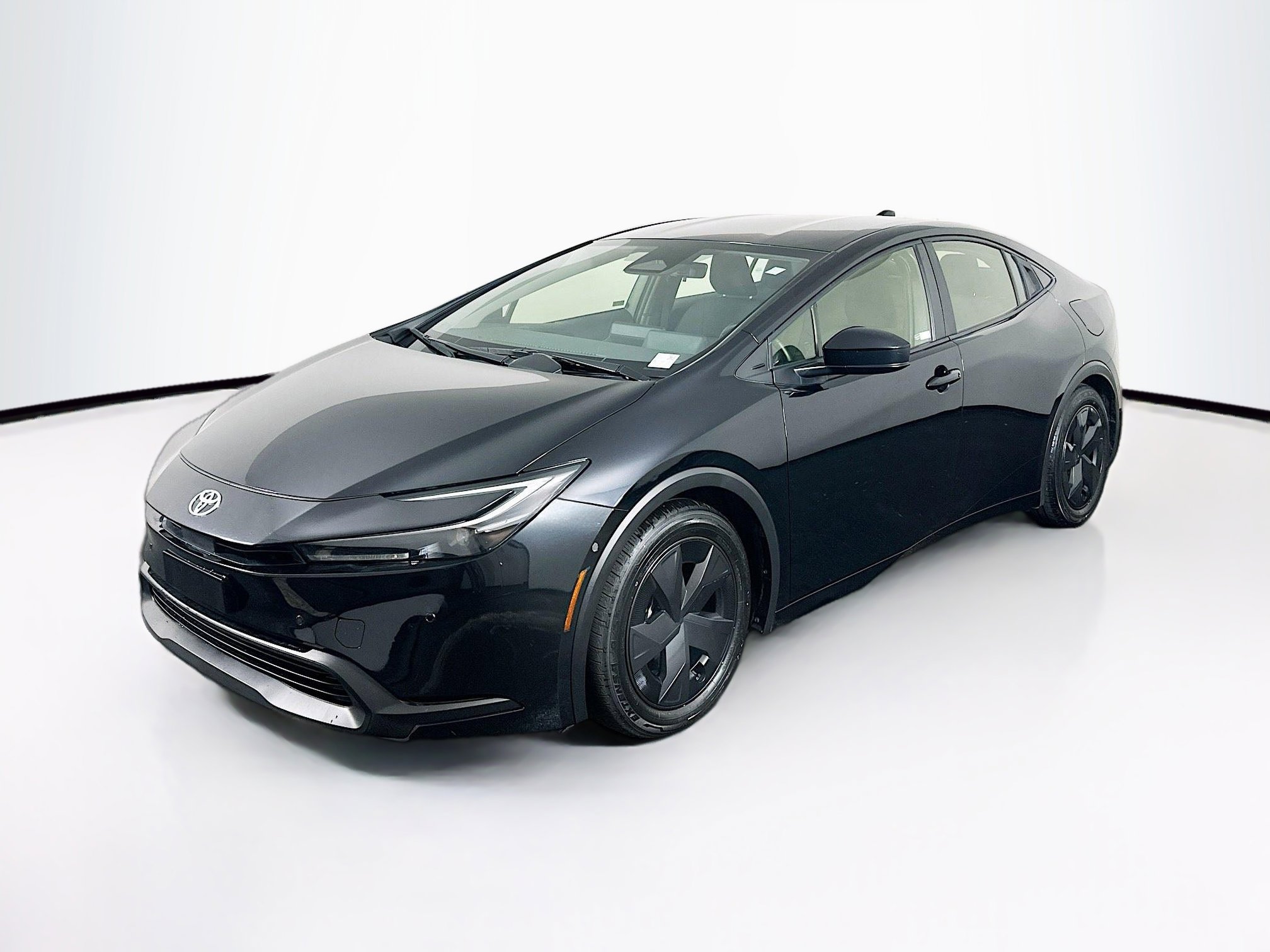 Used 2024 Toyota Prius LE image 3