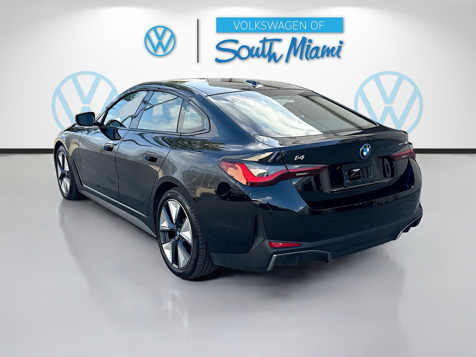 Used 2023 BMW i4 eDrive40 w/ Parking Assistance Package image 5